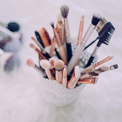 How to build a makeup kit for beginner crossdresser